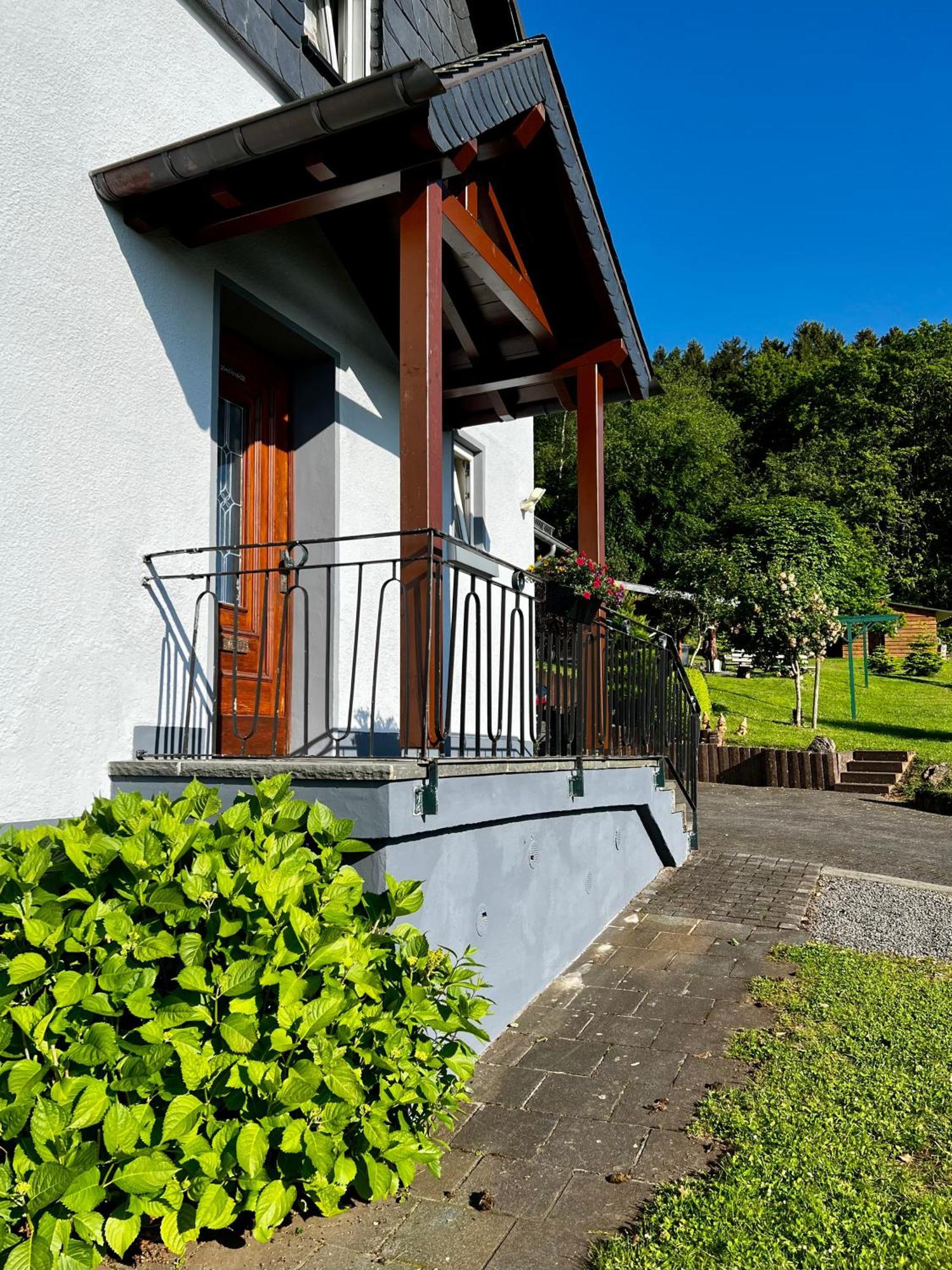 Deine-Eifel-Ferienwohnung Feusdorf Екстериор снимка